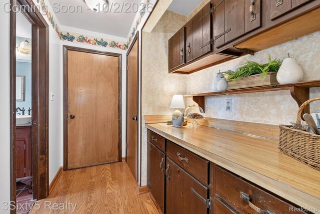 27423 Oakcrest Drive, Brownstown Charter Township, MI 48183