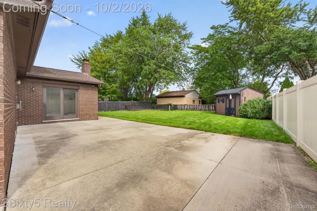 27423 Oakcrest Drive, Brownstown Charter Township, MI 48183