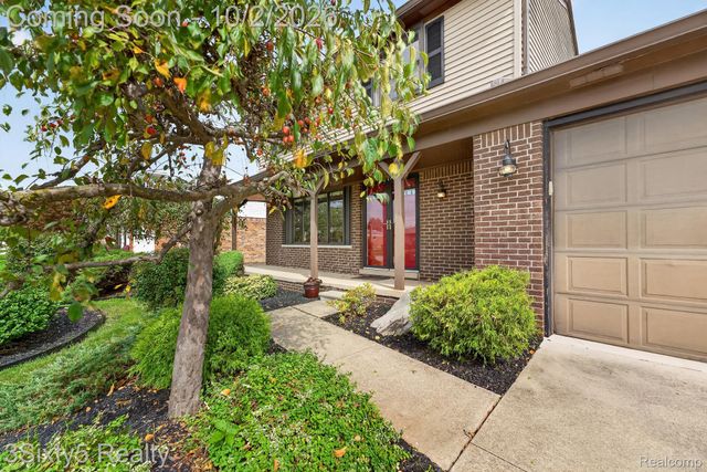 27423 Oakcrest Drive, Brownstown Charter Township, MI 48183