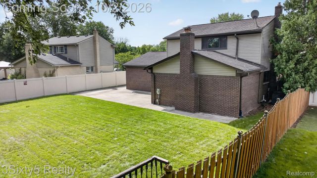 27423 Oakcrest Drive, Brownstown Charter Township, MI 48183