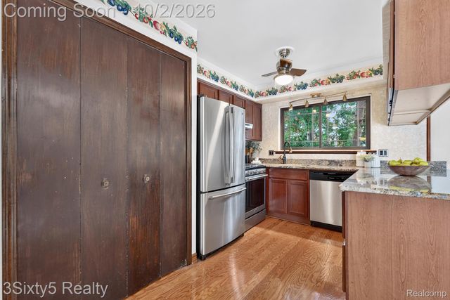 27423 Oakcrest Drive, Brownstown Charter Township, MI 48183