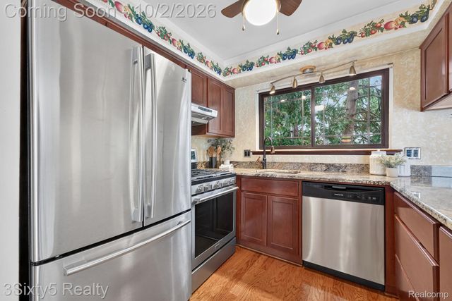 27423 Oakcrest Drive, Brownstown Charter Township, MI 48183