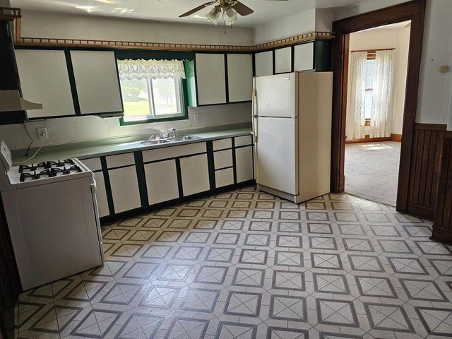 2023 S 10th STREET, Manitowoc, WI 54220