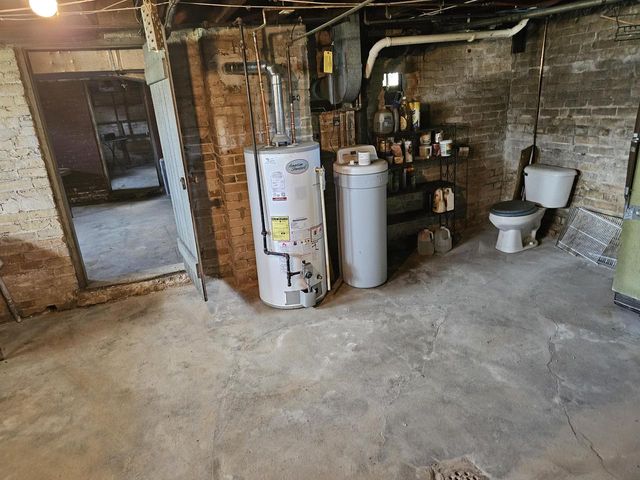 2023 S 10th STREET, Manitowoc, WI 54220