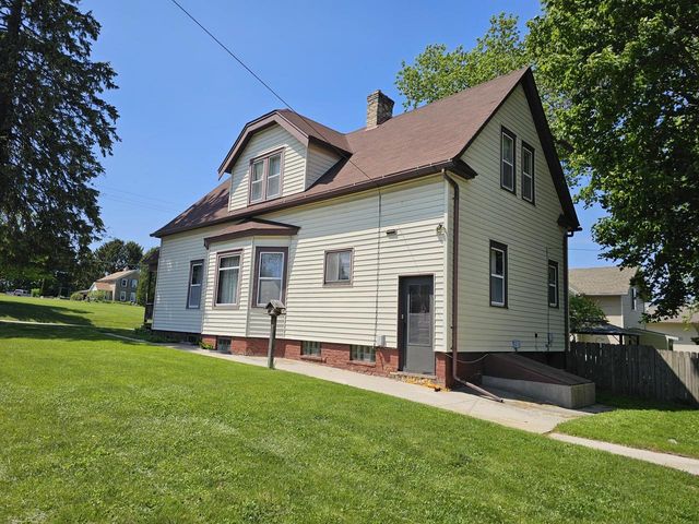 2023 S 10th STREET, Manitowoc, WI 54220