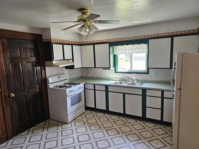 2023 S 10th STREET, Manitowoc, WI 54220