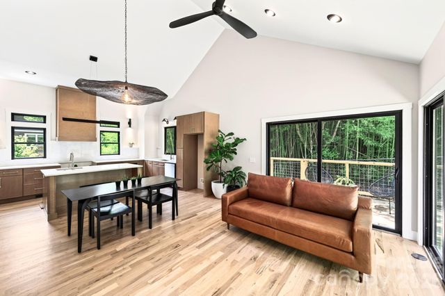 42 Busbee View Road, Asheville, NC 28803