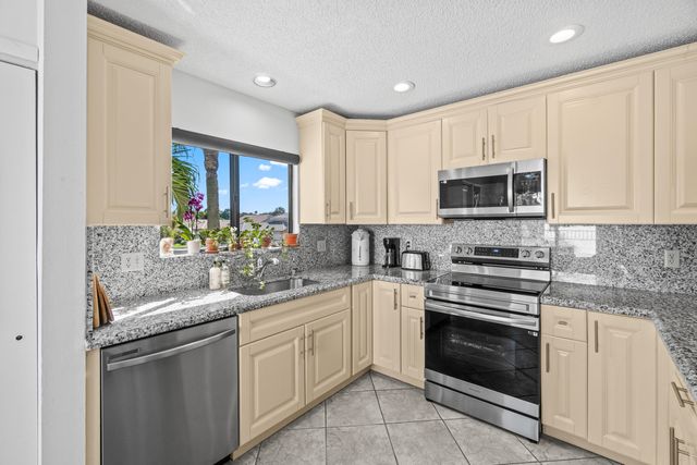 7533 Glendevon Lane 905, Delray Beach, FL 33446