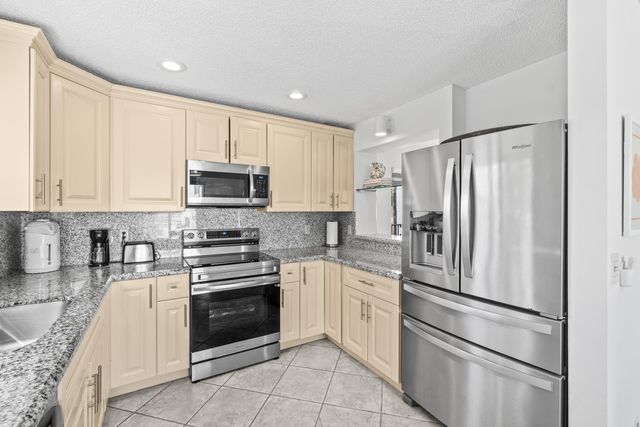 7533 Glendevon Lane 905, Delray Beach, FL 33446