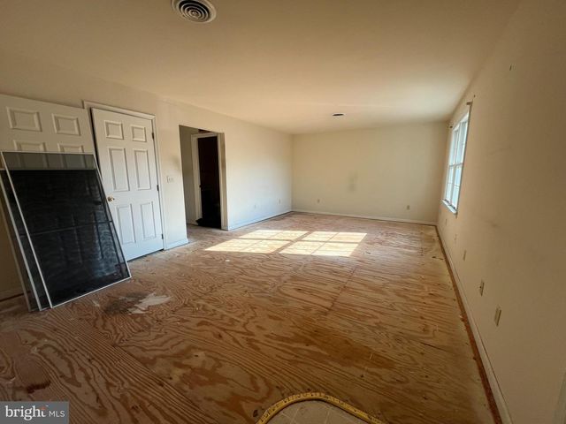 150 S S PRICE AVENUE, Waynesboro, PA 17268