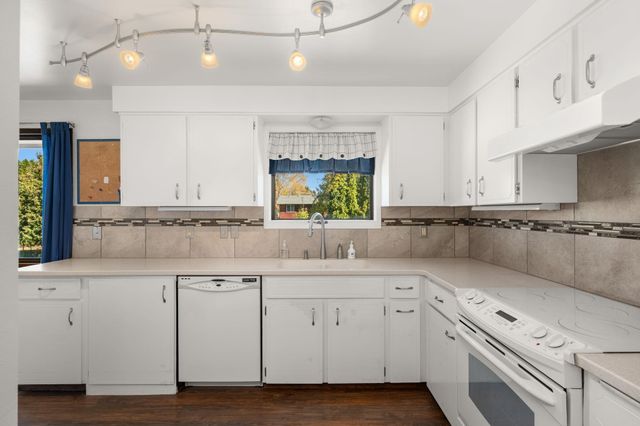 3811 S SUNDOWN Dr, Spokane Valley, WA 99206