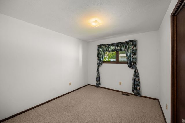 3811 S SUNDOWN Dr, Spokane Valley, WA 99206