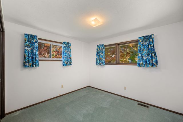 3811 S SUNDOWN Dr, Spokane Valley, WA 99206