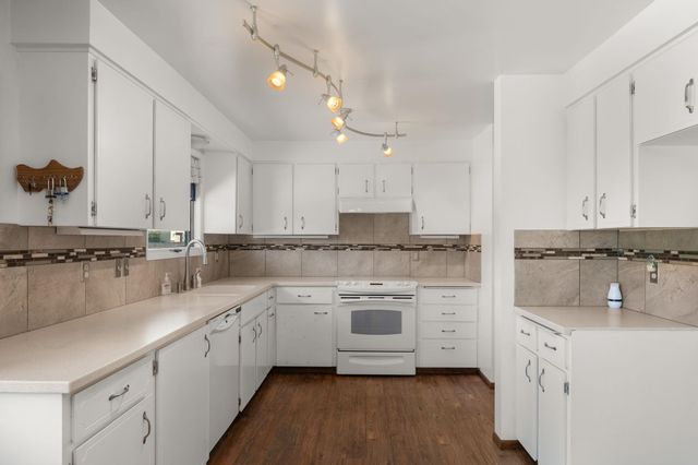 3811 S SUNDOWN Dr, Spokane Valley, WA 99206