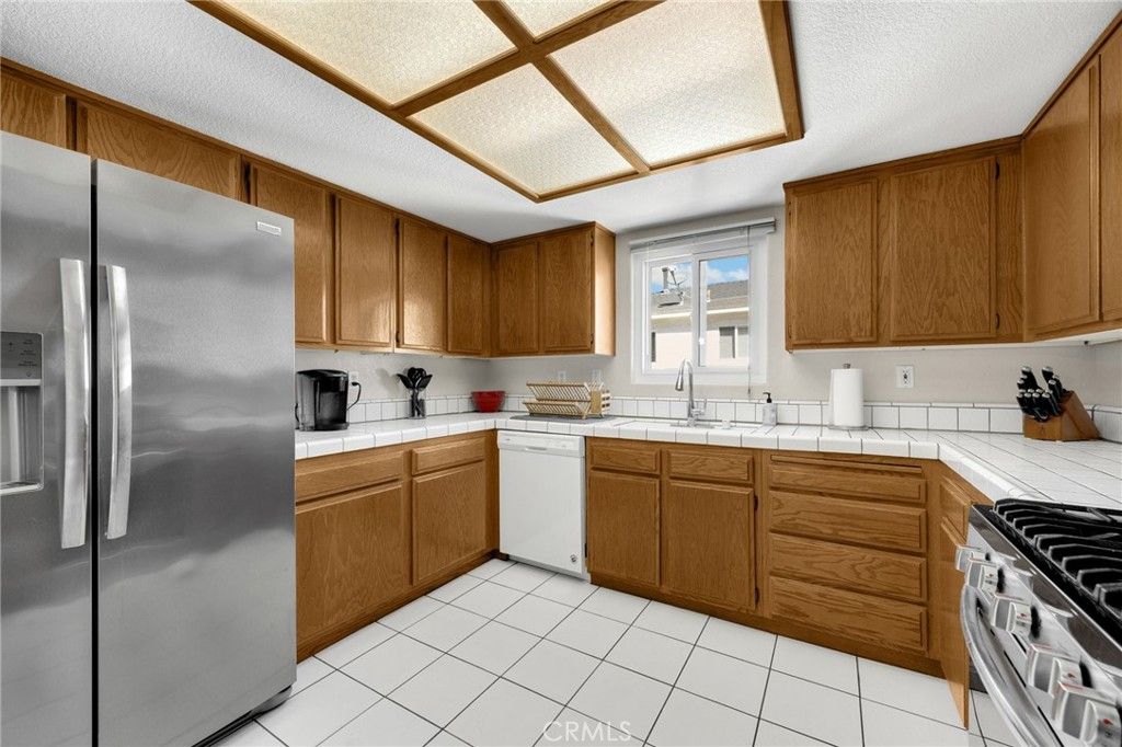 Image 13 of property listing at 570 W 14th 4, San Pedro, CA 90731