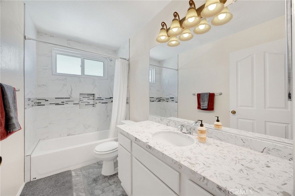 Image 20 of property listing at 570 W 14th 4, San Pedro, CA 90731