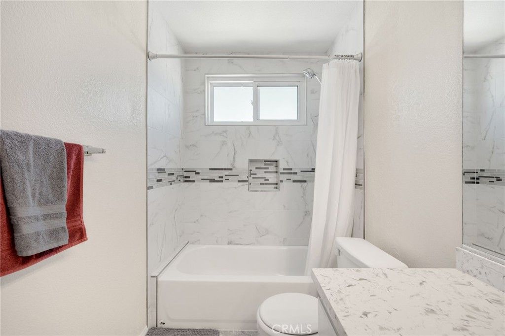 Image 21 of property listing at 570 W 14th 4, San Pedro, CA 90731