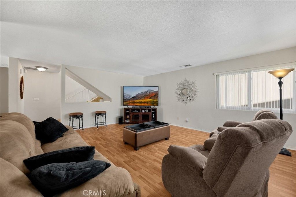 Image 3 of property listing at 570 W 14th 4, San Pedro, CA 90731