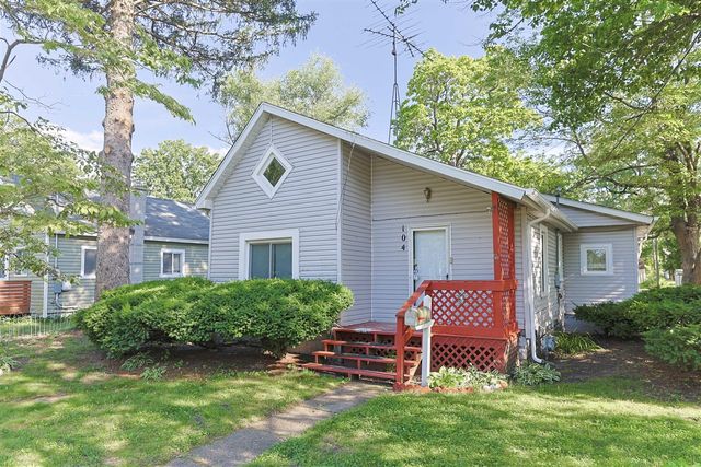 104 Clyborn Street, Dowagiac, MI 49047