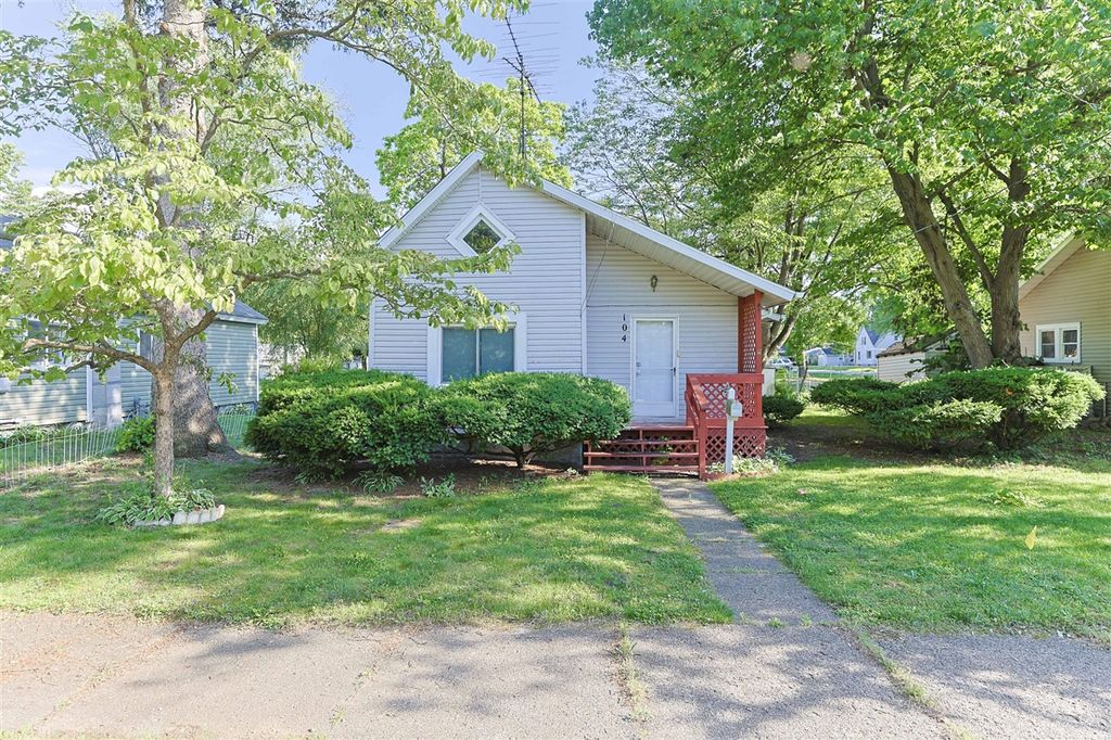 104 Clyborn Street, Dowagiac, MI 49047