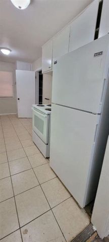 1633 N Pershing St, Wichita, KS 67208