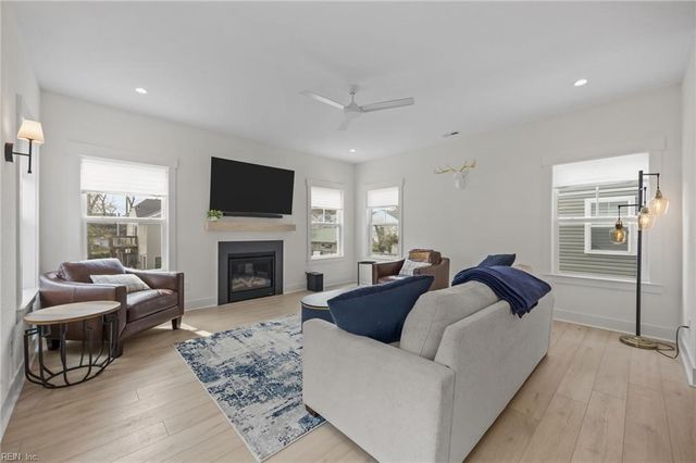 712 14th Street B, Virginia Beach, VA 23451