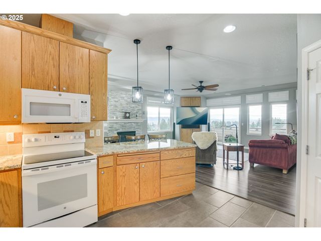 2276 37TH St, Washougal, WA 98671