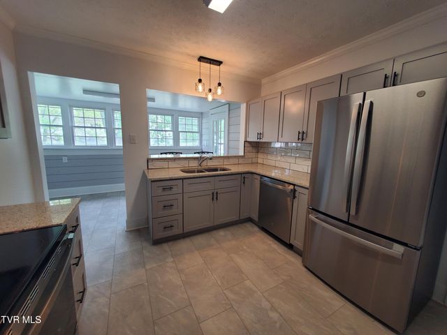 1234 Bristol Highway, Elizabethton, TN 37643