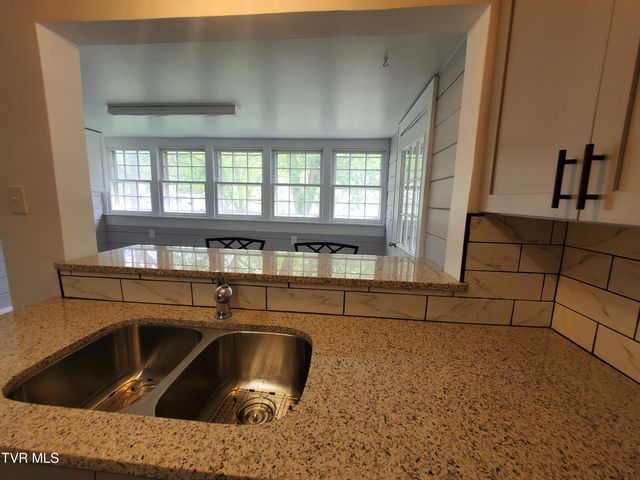 1234 Bristol Highway, Elizabethton, TN 37643