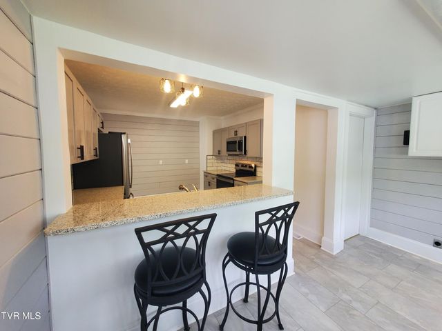 1234 Bristol Highway, Elizabethton, TN 37643