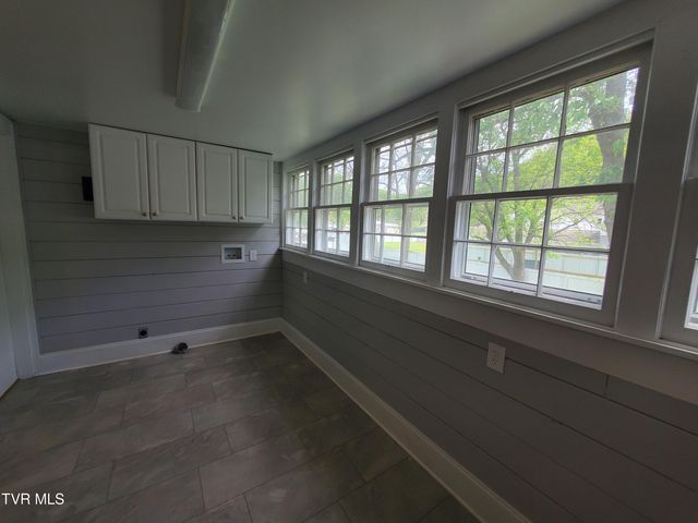 1234 Bristol Highway, Elizabethton, TN 37643