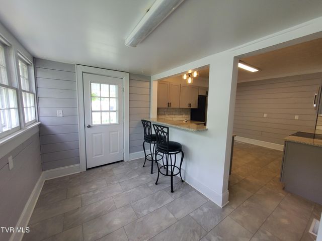 1234 Bristol Highway, Elizabethton, TN 37643