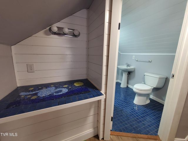 1234 Bristol Highway, Elizabethton, TN 37643