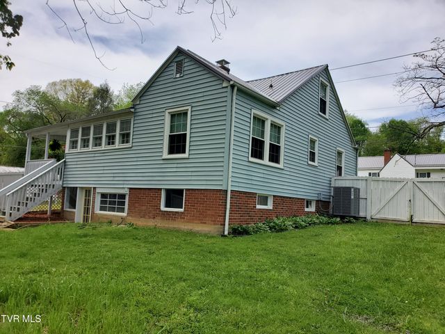 1234 Bristol Highway, Elizabethton, TN 37643