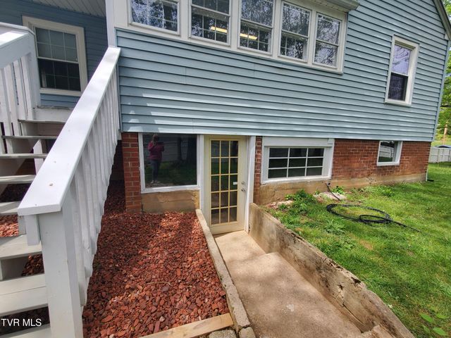 1234 Bristol Highway, Elizabethton, TN 37643