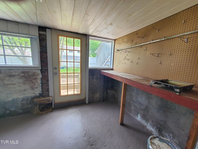 1234 Bristol Highway, Elizabethton, TN 37643