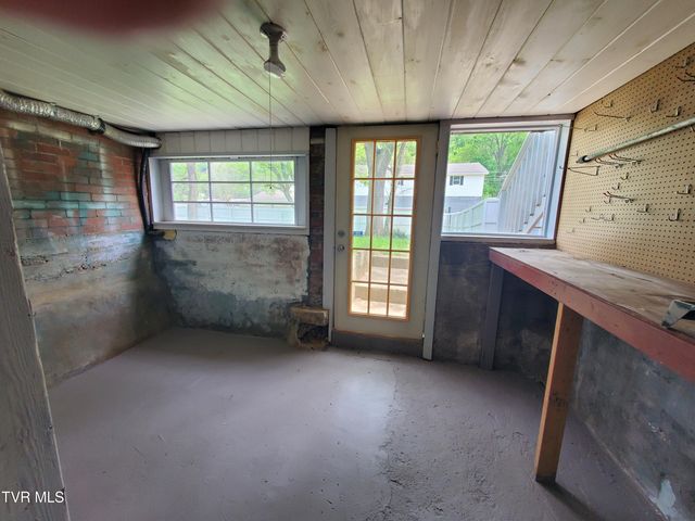 1234 Bristol Highway, Elizabethton, TN 37643