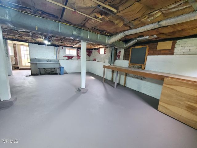 1234 Bristol Highway, Elizabethton, TN 37643