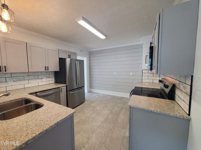 1234 Bristol Highway, Elizabethton, TN 37643