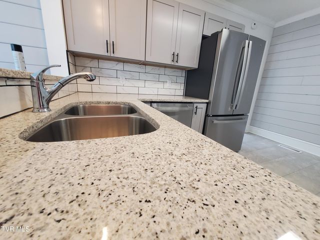 1234 Bristol Highway, Elizabethton, TN 37643