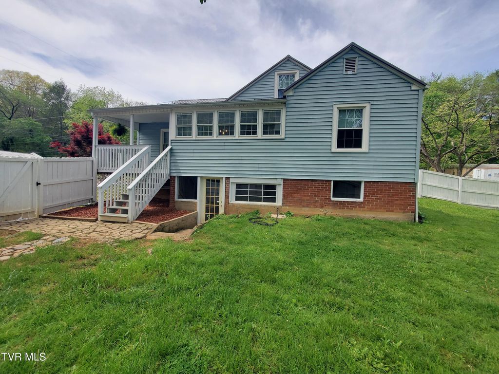 1234 Bristol Highway, Elizabethton, TN 37643