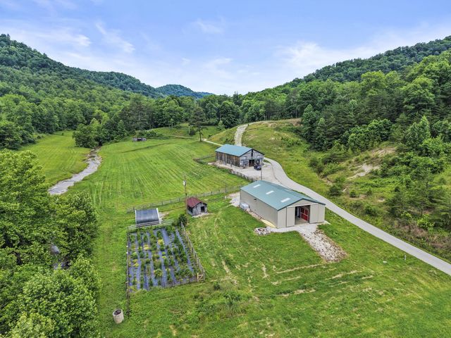 1191 Horns River Road, Irvine, KY 40336