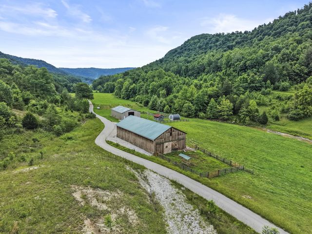 1191 Horns River Road, Irvine, KY 40336