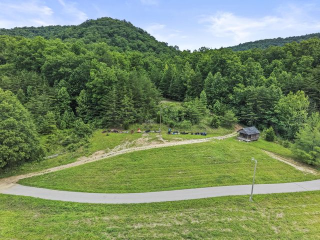1191 Horns River Road, Irvine, KY 40336