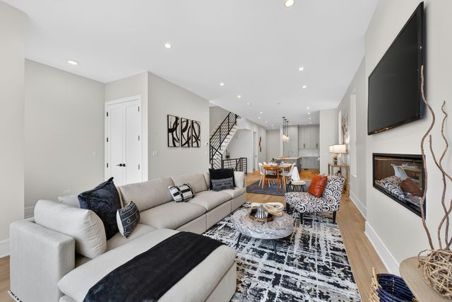 1728 N Sawyer Avenue A, Chicago, IL 60647