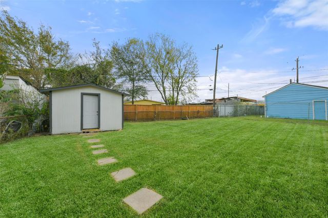1913 Scarborough Lane, Pasadena, TX 77502