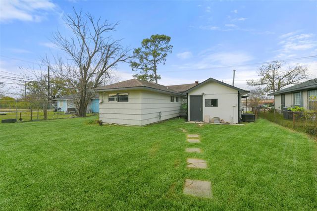 1913 Scarborough Lane, Pasadena, TX 77502
