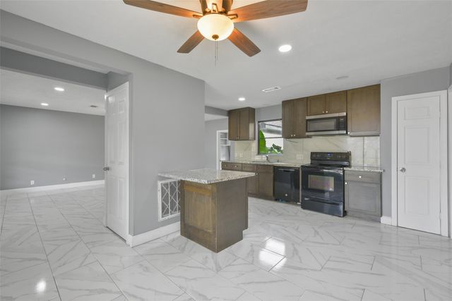 1913 Scarborough Lane, Pasadena, TX 77502