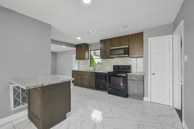 1913 Scarborough Lane, Pasadena, TX 77502