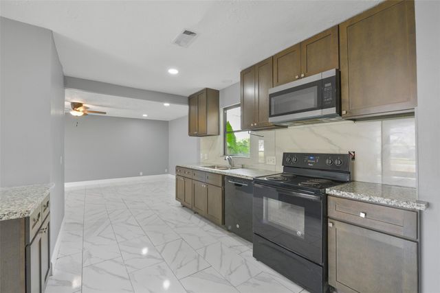 1913 Scarborough Lane, Pasadena, TX 77502